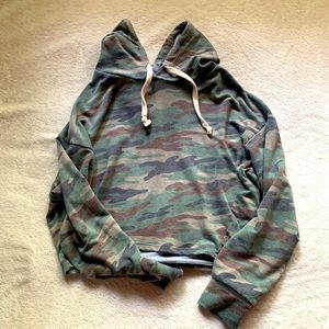 cropped camo hoodie